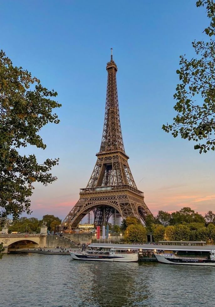 POV_ you’re in Paris